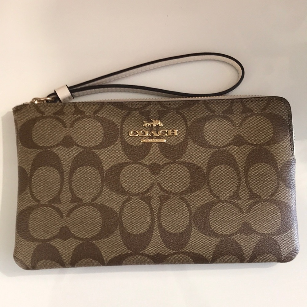 Coach wristlet! White and gold accents🤍